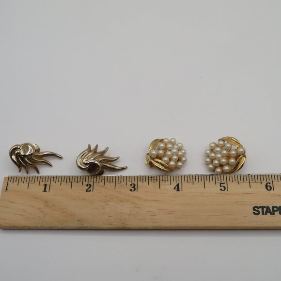 Vintage Monet Gold Tone Clip On Earrings Bonus Faux Pearl Earrings - Picture 6 of 6